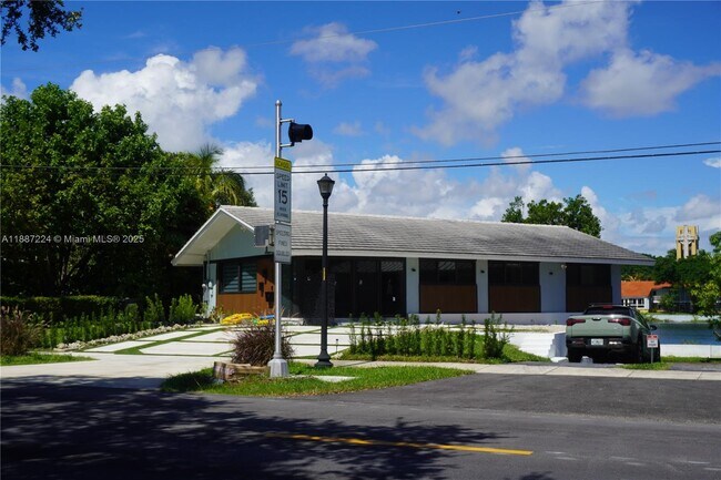 Building Photo - 425 NE 103rd St