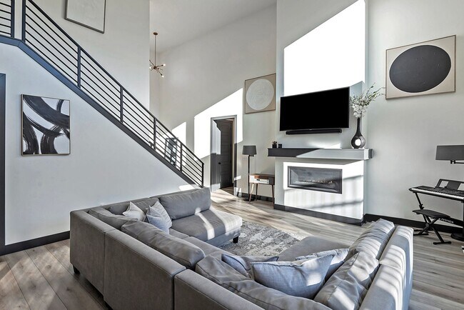 Building Photo - 423 W Red Wolf Dr