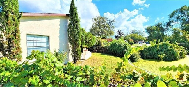Building Photo - 7805 Foxwood Dr