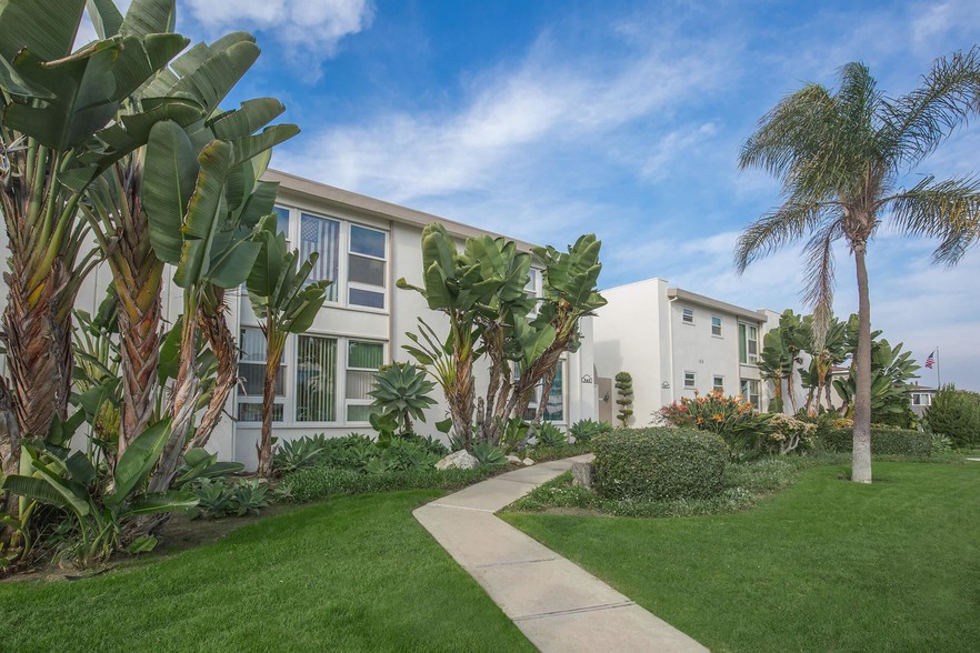 Primary Photo - Sea Breeze Beach Apartments