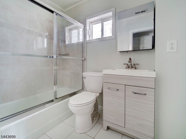 Building Photo - 60 Montague Pl