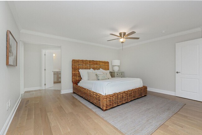 Building Photo - Stylish Renovation with Golf Course Views in a Prime Raleigh Location!