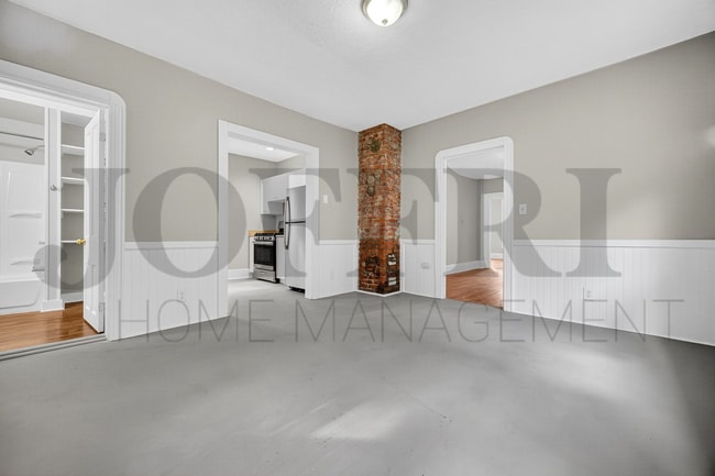 Building Photo - 2096 W 32nd St