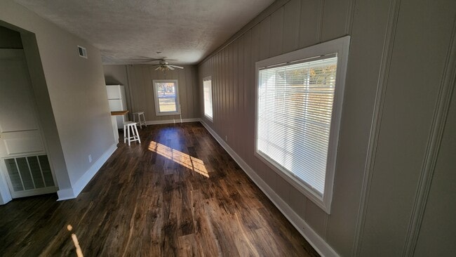 Building Photo - 5930 S New Hope Rd