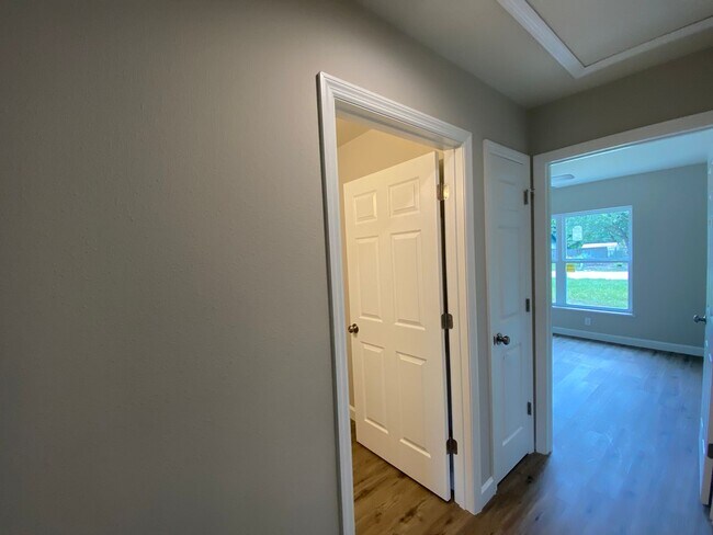 Building Photo - Custom Home - Desirable SE Belleview Neigh...