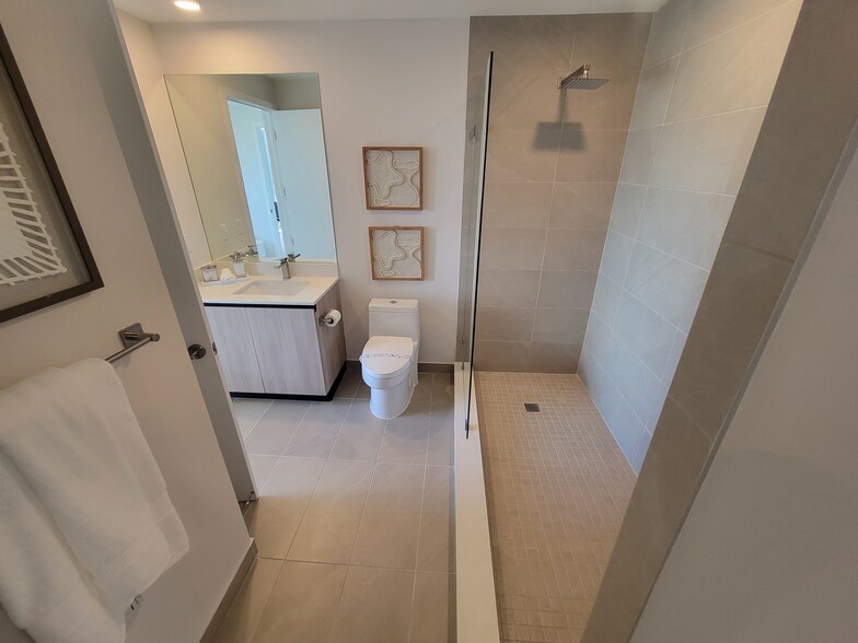 Building Photo - 9501 SW 70th Ave