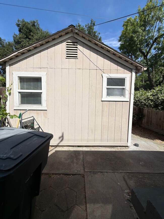Building Photo - Charming 2 Bedroom, 2 Bathroom Home with ADU in Desirable Land Park Area