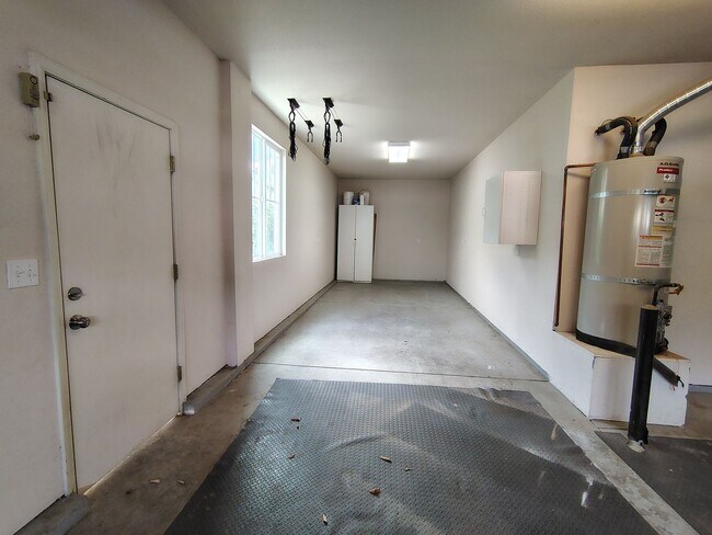 Building Photo - 13606 Brook Way