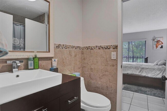 Building Photo - 10540 SW 154th Ct