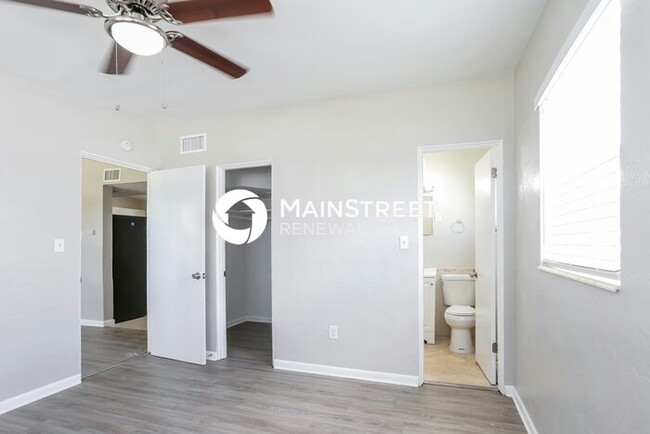 Building Photo - 9564 Crestview St