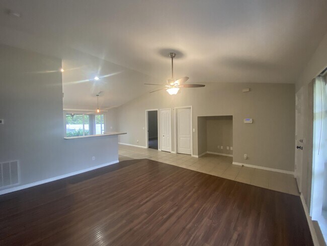 Building Photo - 3928 Champagne Ave