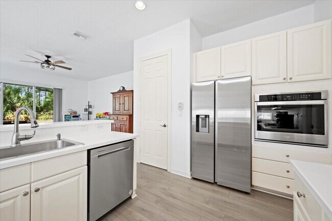 Building Photo - 956 Mill Creek Dr