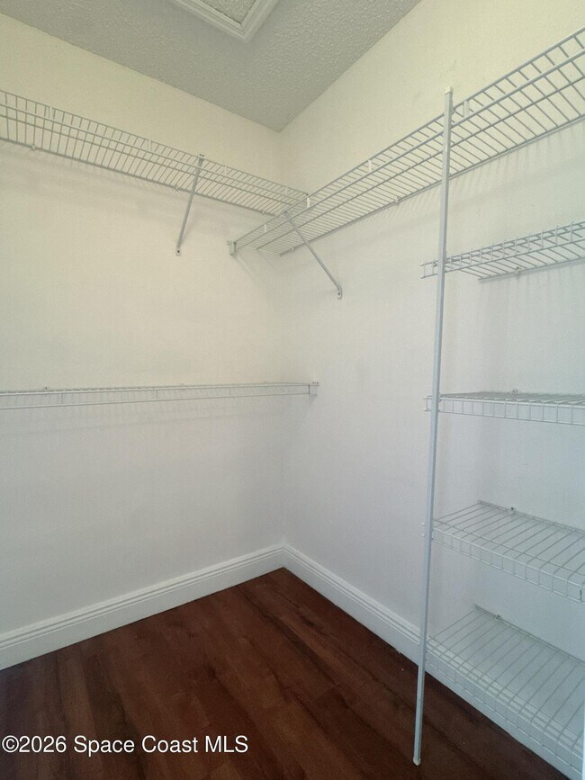 Building Photo - 1718 Sawgrass Dr SW