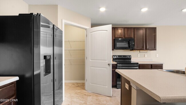 Building Photo - 7115 Shimano Way