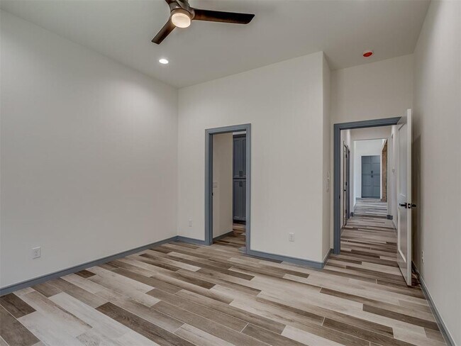 Building Photo - 9333 SW 33rd Pl
