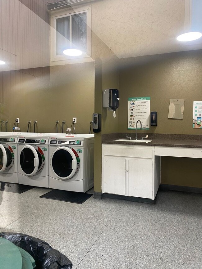 Building Photo - 2BD / 1BA Apartment with AC and parking in Mission Valley!