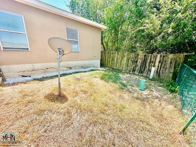 Building Photo - Charming Duplex for Rent: Your Ideal Home ...