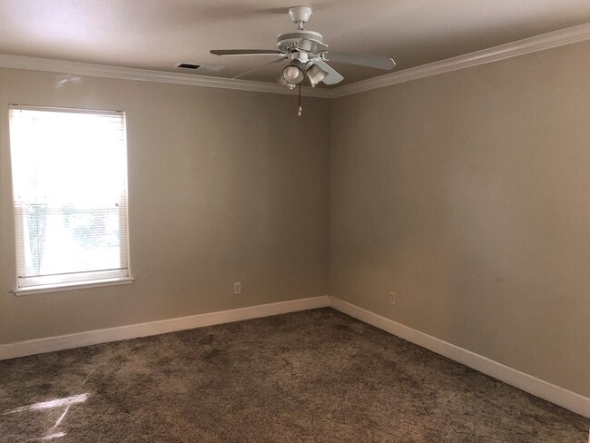 Building Photo - **Reserve for NOW SUMMER 2026** Beautiful Home Close to Downtown Chico