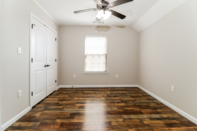 Building Photo - Fall in Love with this Floor Plan in Bryant