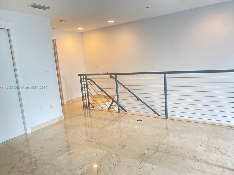 Building Photo - 1060 Brickell Ave