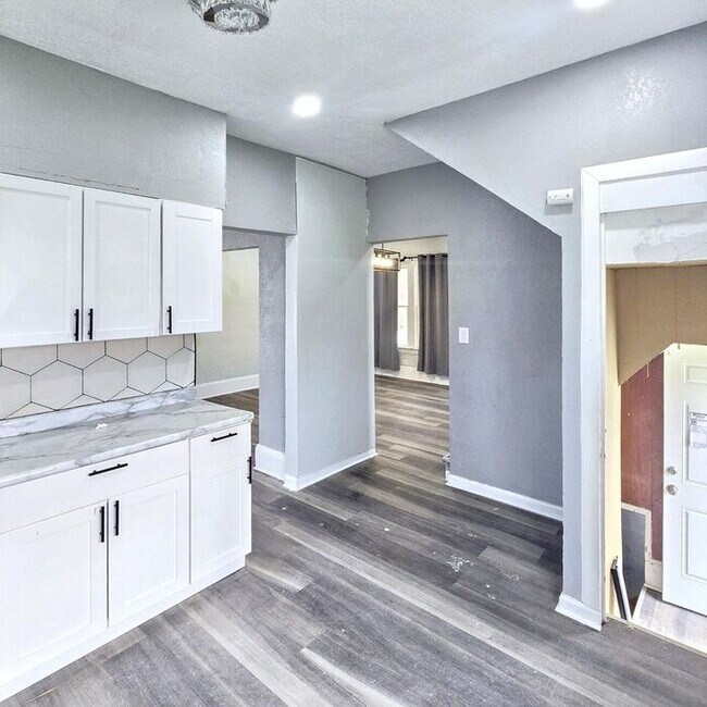 Building Photo - 3-Bedroom Home with Attic and Basement in ...
