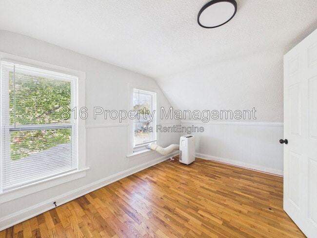 Building Photo - 836 N Montgall Ave