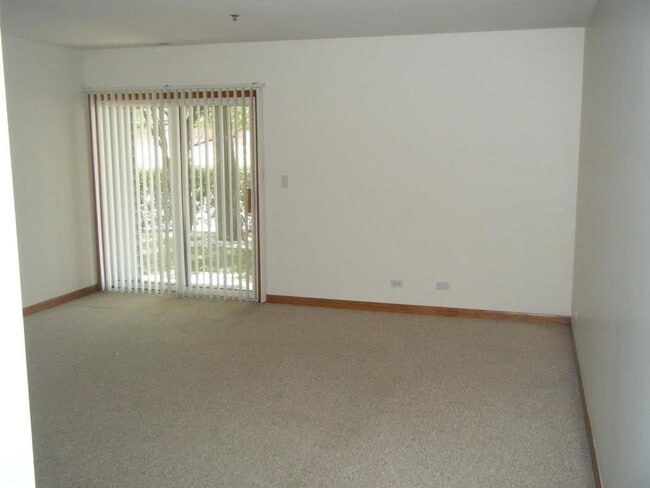 Building Photo - 550 75th St