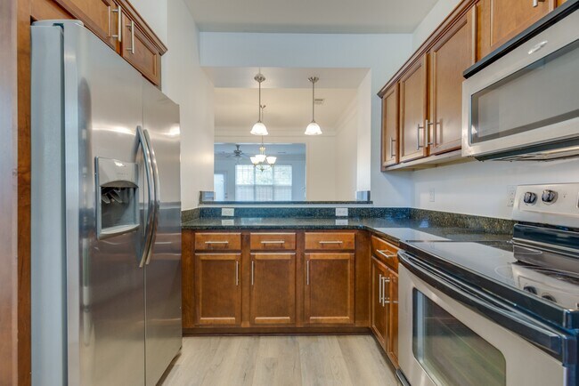Building Photo - 816 Hillview Heights