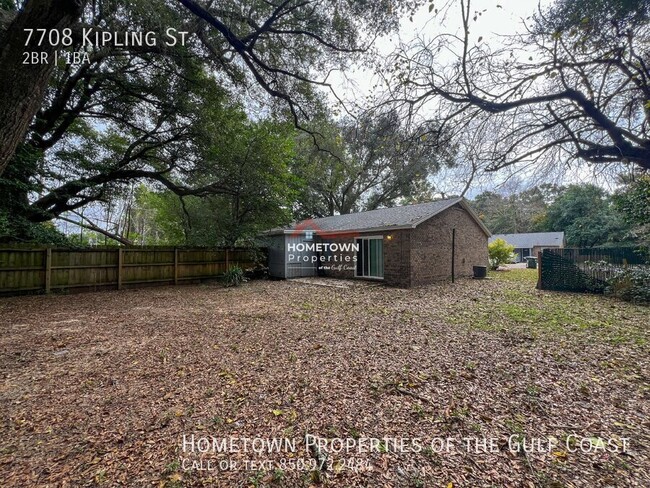 Building Photo - Charming 2-Bedroom Duplex in Pensacola