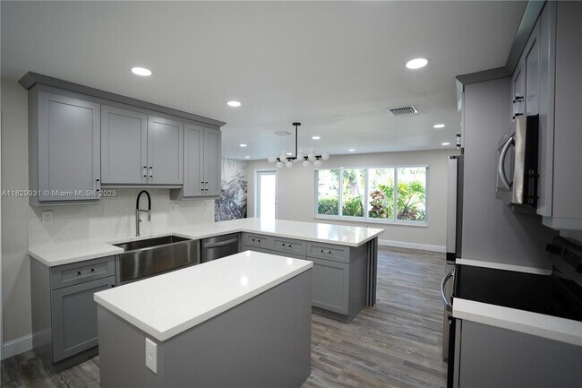 Building Photo - 2573 Conroy Dr