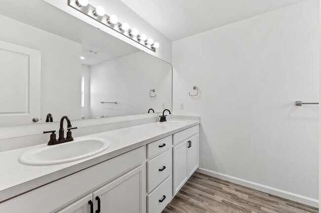 Building Photo - Like-New Tumwater Hill Home with A/C - 3 beds, 2.5 baths