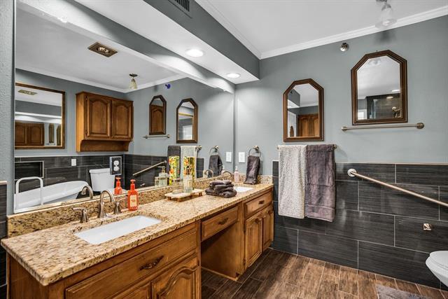 Building Photo - 3216 San Jacinto St