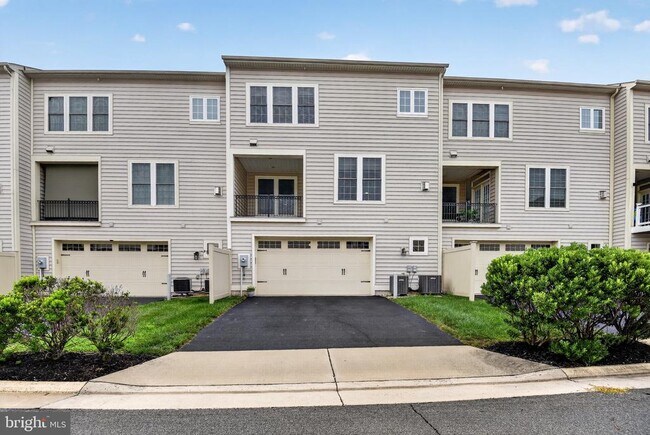Building Photo - 24949 Earlsford Dr