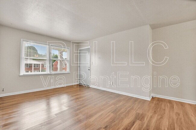 Building Photo - 5112 Valiant Dr