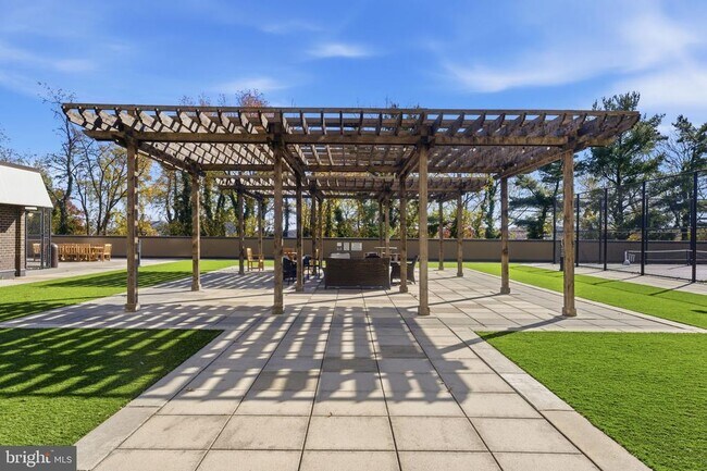 Building Photo - 250 S Reynolds St