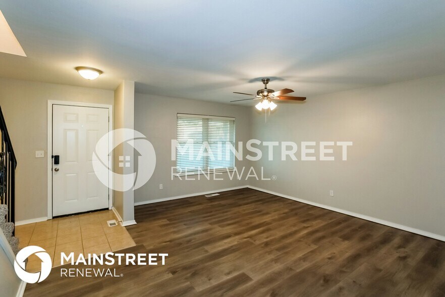 Building Photo - 3800 Larkwood Dr