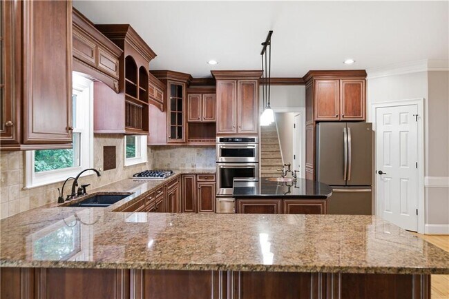 Building Photo - 5525 Hampstead Way