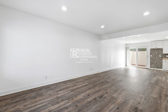 Building Photo - 4560 Jamestowne