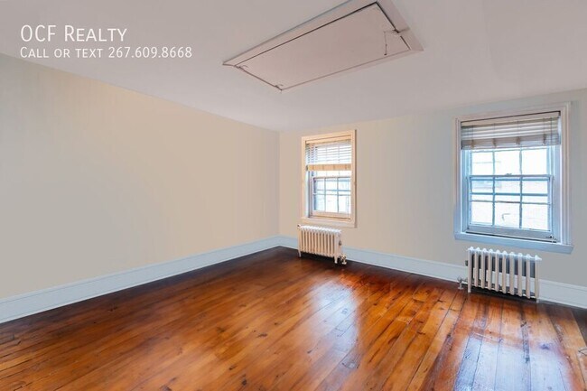 Building Photo - 1527 Pine St
