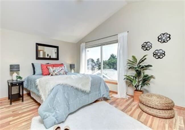 Building Photo - West Seattle Townhome!