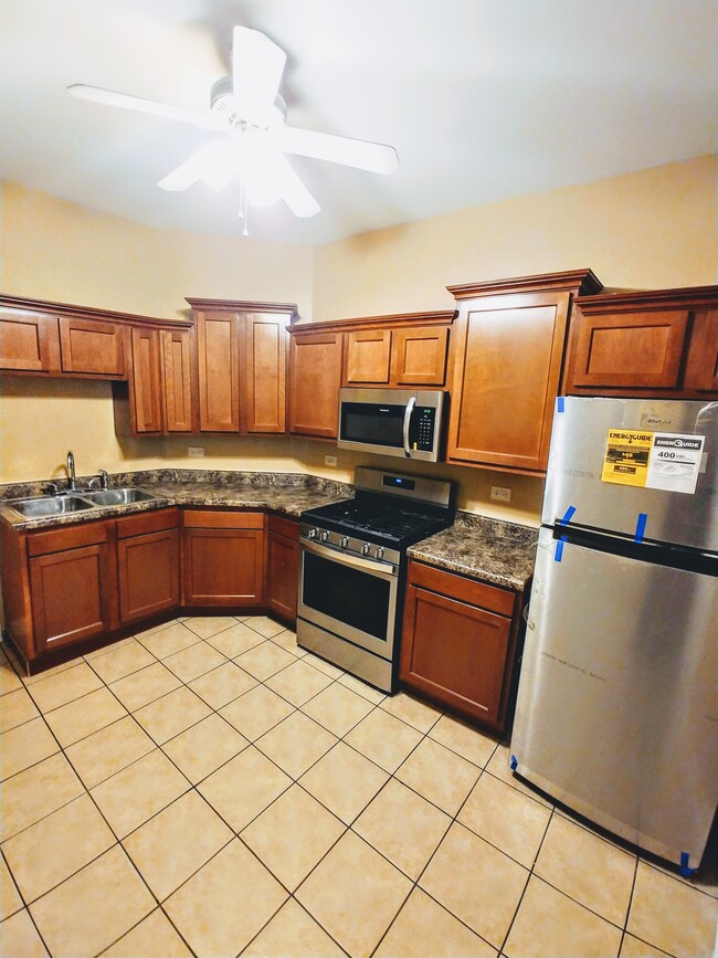 Kitchen - 6414 S Evans Ave