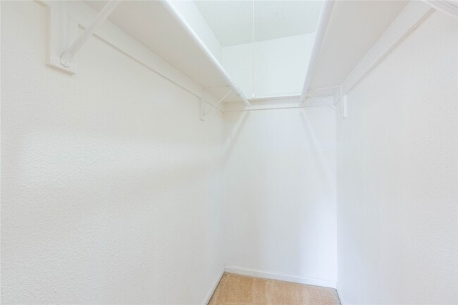 Building Photo - 2145 Sharon Dr