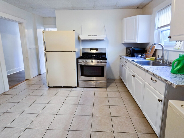 Building Photo - 63 Pinckney St