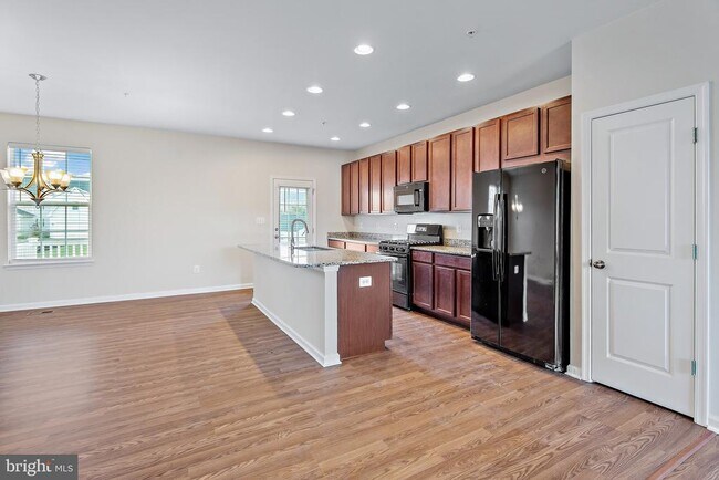 Building Photo - 1549 Wilmer Park Ln