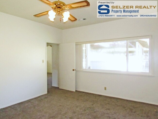 Building Photo - Spacious 4 bd. gated country estate w/ pool!