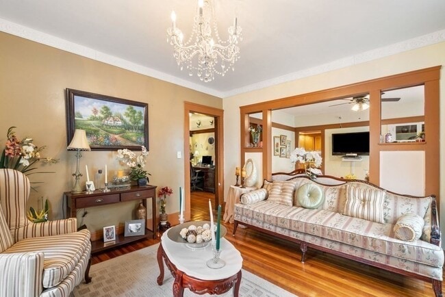 Building Photo - 93 Florence St