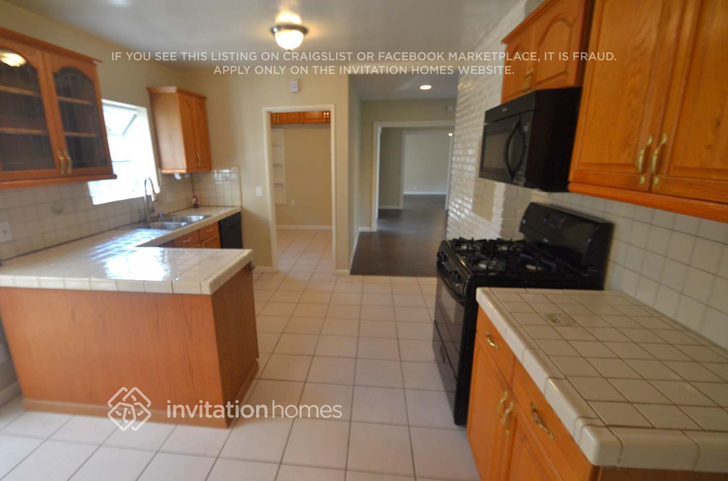 Building Photo - 17363 Saticoy St