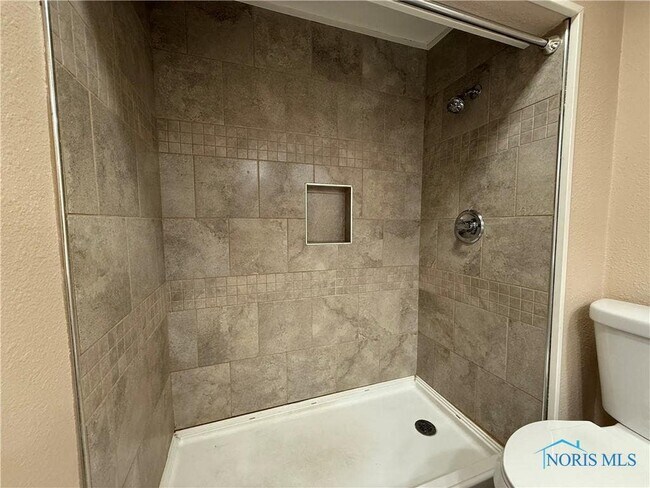 Building Photo - 3319 Maple St