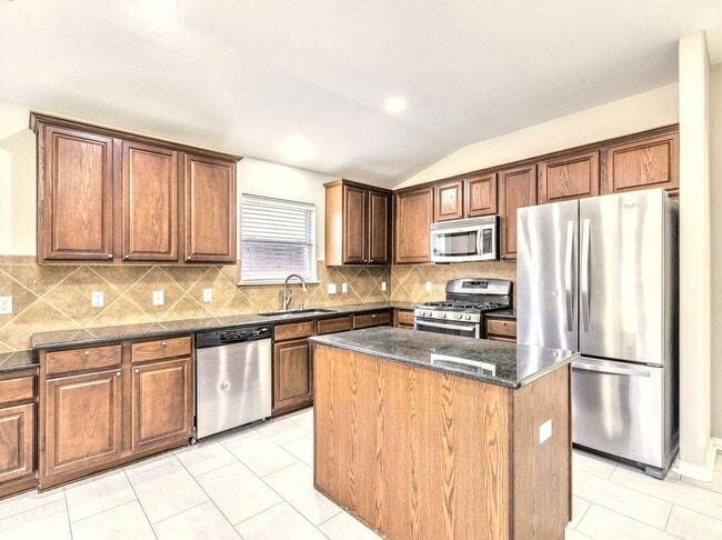 Building Photo - Comfortable 3BR / 2BA Home with Fireplace, Natural Light & Private Backyard