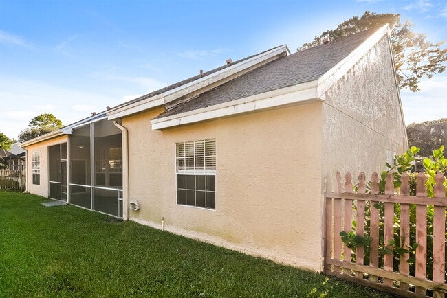 Building Photo - 984 Lake Breeze Dr